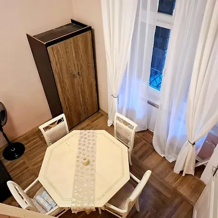 Anna Apartment *